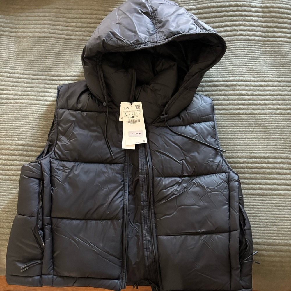 NWT black down Zara vest size large